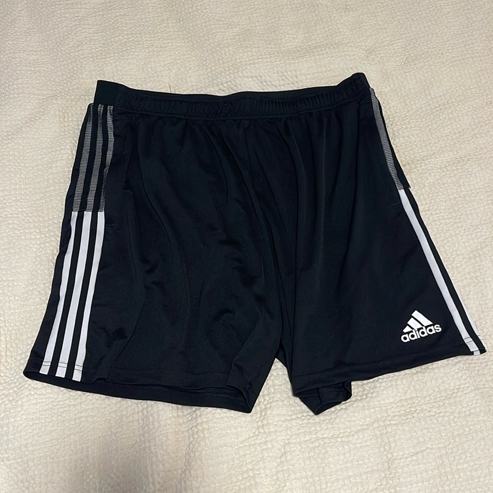 LIKE NEW Men’s Adidas Shorts✨